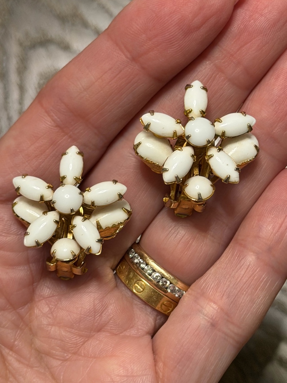 Beau Jewels vintage milk glass Gold-Tone White Flower Clip-On Earrings